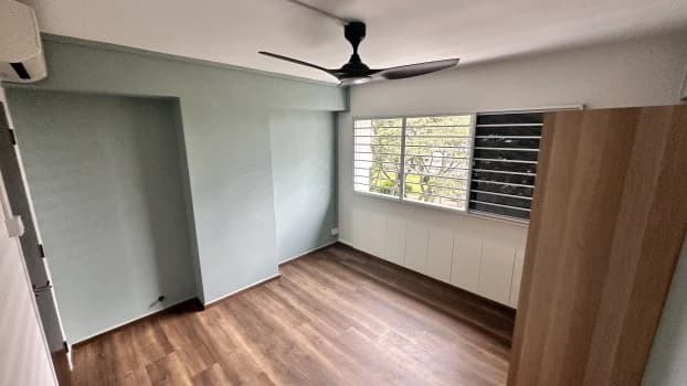 Spacious Corner Bedroom photo 3