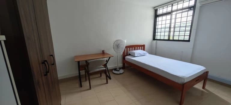 Eunos Crescent photo 1