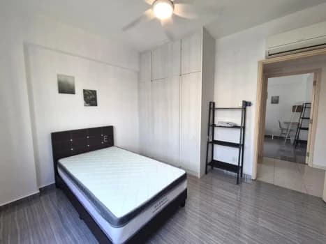 Emerald Park Room 1 photo 1