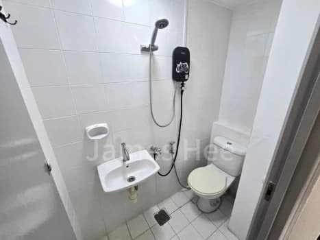 Common Room Condo For Rent In Estella Gardens photo 4
