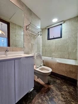 150 Prince Charles Crescent photo 4