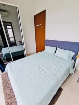 Master Room With Balcony At 8 Farrer Suites photo 3