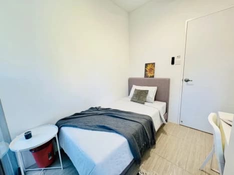 Room 2 James Cook University Students  Room For Rent At My Manhattan photo 3