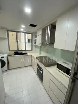 Common Room Condo For Rent In The Sunshine photo 3